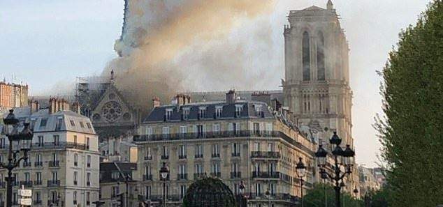 مكتب المدعي العام في باريس يفتح تحقيقا في حريق الكاتدرائية