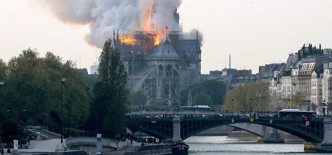 الشرطة الفرنسية: لا وفيات حتى الساعة في حريق الكاتدرائية