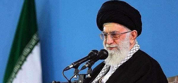 خامنئي يدعم تهديدات روحاني: سنمنع تصدير نفط الخليج إذا تم إيقاف نفطنا
