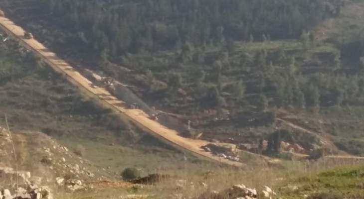النشرة: ورشة إسرائيلية تستأنف أعمال الحفر بمحاذاة السياج الحدودي بوادي هونين