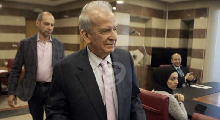 وزير التربية مروان حمادة ادلى بصوته في متوسطة بعقلين الرسمية