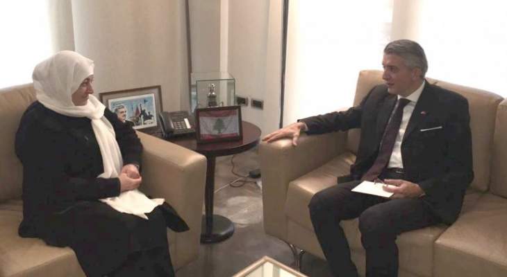 الحريري استقبلت السفير التركي مودعا ووفد نقابة المهن البصرية
