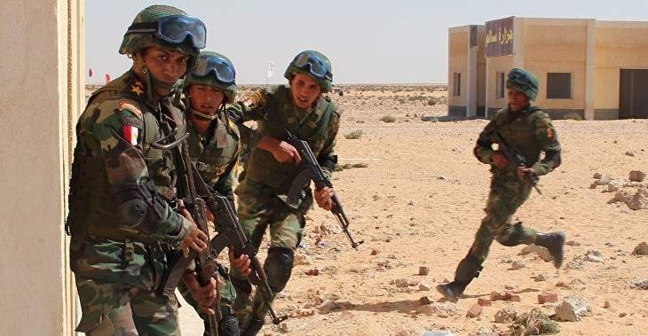 مقتل 3 مسلحين وإصابة مجندين اثنين خلال مداهمات في وسط سيناء