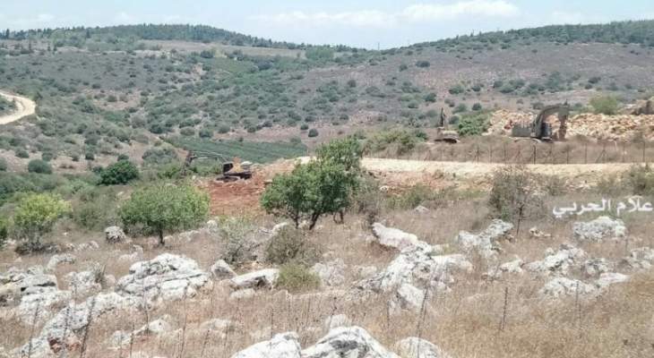 أعمال حفر اسرائيلية في خراج ميس الجبل خارج السياج التقني