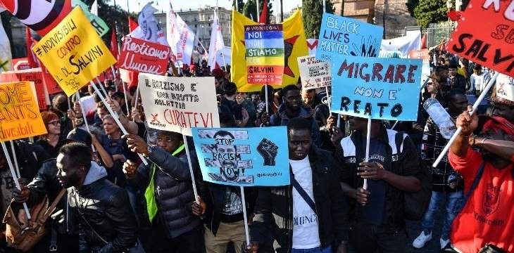 آلاف الأشخاص تظاهروا في روما رفضا لمرسوم مناهض للمهاجرين 