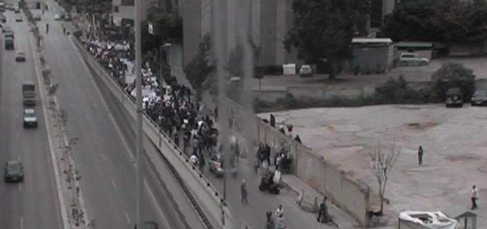 إنطلاق مسيرة نسائية بمناسبة يوم المرأة من أمام جسر العدلية باتجاه البسطة