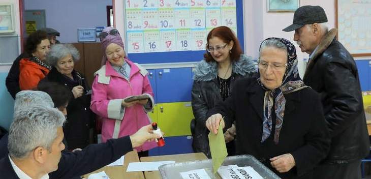 إغلاق صناديق الاقتراع أمام الناخبين في الانتخابات المحلية التركية بعموم البلاد