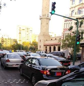 تجمع لسائقي السيارات العمومية أمام الداخلية للمطالبة برفع تعرفة النقل وضمان الشيخوخة