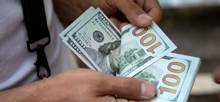 هل سينخفض الدولار أكثر... أم سيرتفع مُجدّدًا؟