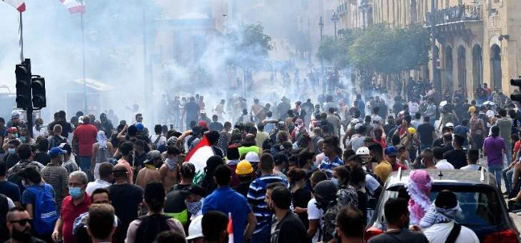 مواجهات بين عدد من المحتجين والقوى الأمنية في محيط بلدية بيروت