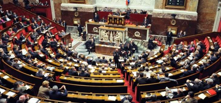 البرلمان الفرنسي يتبنى قانونا يفرض حال الطوارئ الصحية