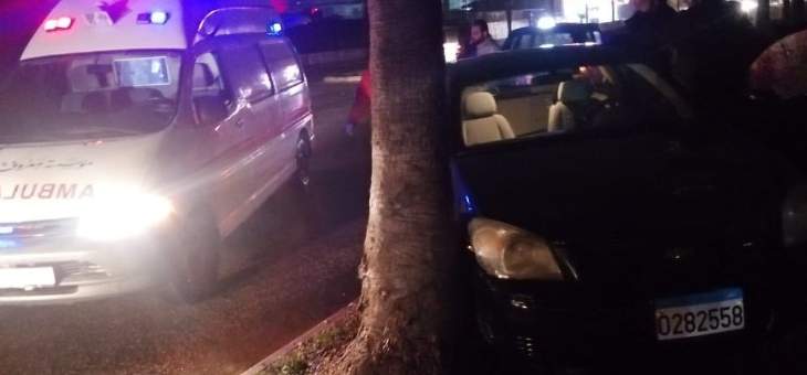 النشرة: سائق سيارة يفقد السيطرة عليها عند مدخل صيدا ويجتاح الرصيف