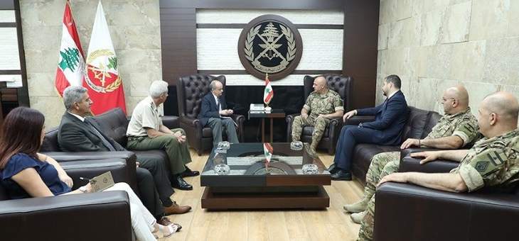 قائد الجيش التقى سفير اسبانيا وعرض معه علاقات التعاون 