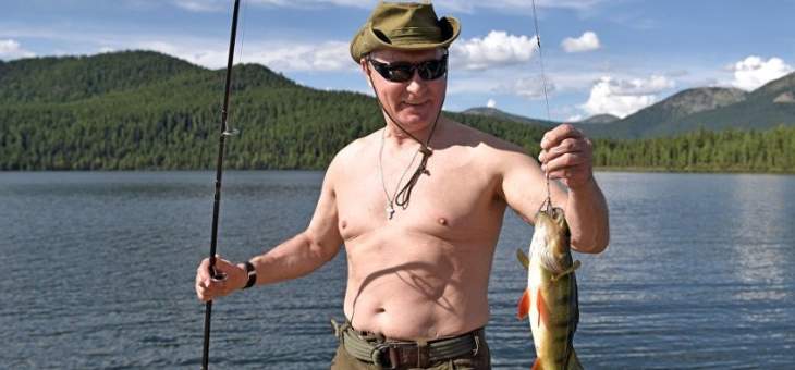 بوتين يغرقهم في بحر الخليج ويستجمّ في حمام السباحة