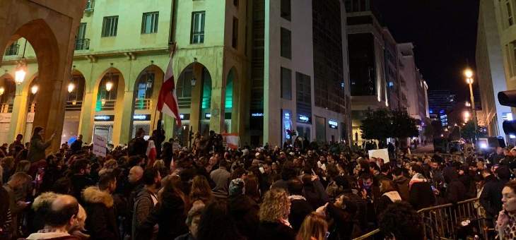 تجمع لعدد من المتظاهرين أمام مداخل ساحة النجمة بوسط بيروت تحت عنوان &quot;استرداد ساحة النجمة&quot;