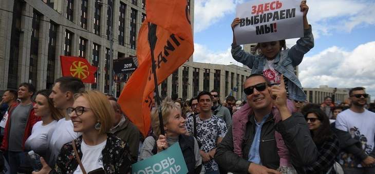 معارضو انتخابات بلدية موسكو يتظاهرون في شارع ساخاروف