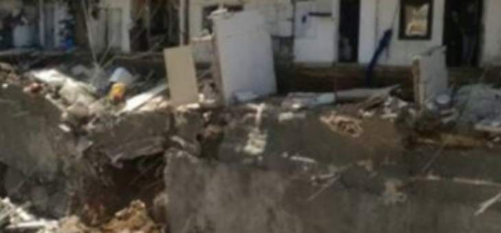 سقوط حائط دعم على إحدى السيارات في بشامون والاضرار مادية