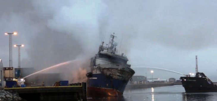 غرق سفينة روسية في النرويج بعد محاولات لإطفاء الحريق الذي نشب فيها