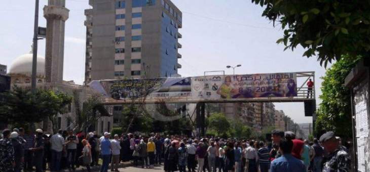 محتجون نفذوا اعتصاما امام سرايا طرابلس