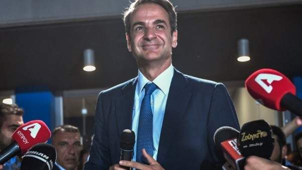 رئيس الوزراء اليوناني الجديد يتعهد بخفض الضرائب