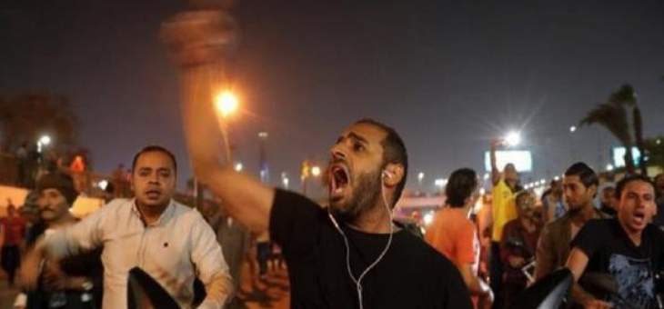 الأمن المصري يطلق قنابل الغاز والخرطوش على المتظاهرين في الوراق 
