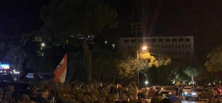 الجيش اللبناني فتح طريق بكفيا والصليب الاحمر نقل الجرحى الذين سقطوا نتيجة الاشكالات