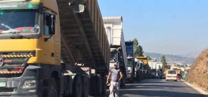 مالكو الشاحنات العمومية في المرفأ أعلنوا الاضراب والتوقف عن العمل غدا 