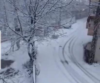 الدفاع المدني: الثلوج تقطع الطرق الجبلية في القبيات