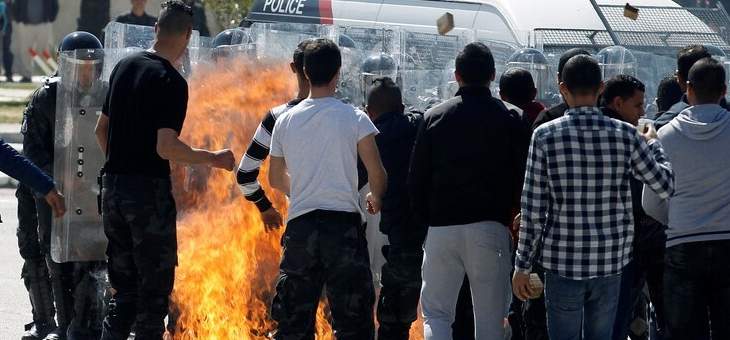تونسيون يحتجون بعد وفاة شاب أحرق نفسه احتجاجا على الأوضاع المعيشية السيئة