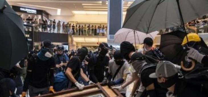 شرطة هونغ كونغ تتهم مشتبها بإطلاق النار خلال توقيفه على خلفية الاحتجاجات