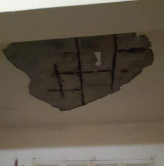 النشرة: إصابة مواطن جراء انهيار جزء من سقف منزله في تعمير عين الحلوة