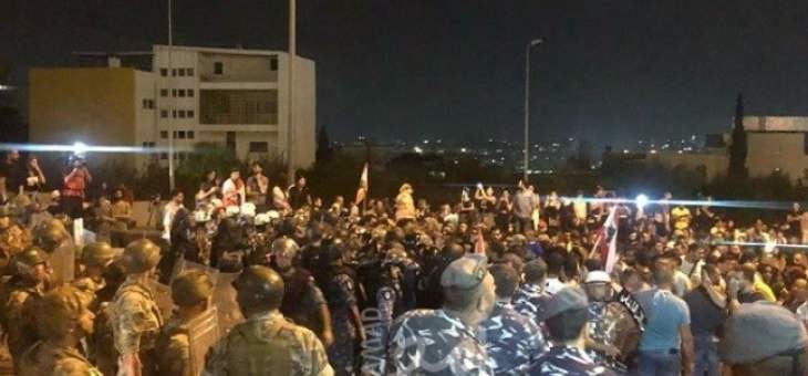 مجموعات الحراك المدني: رامي عليق لا يمثل المتظاهرين