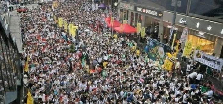 تظاهرة ضخمة امام القنصلية الاميركية في هونغ كونغ