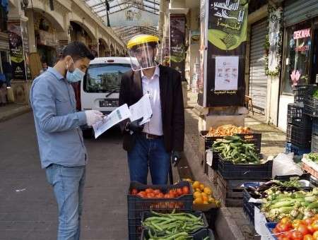 بلدية الكفور ضبطت كمية من المواد الغذائية منتهية الصلاحية بمؤسسة تجارية في تول