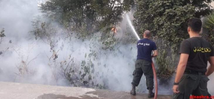 النشرة: الدفاع المدني يخمد حريق اعشاب في صيدا