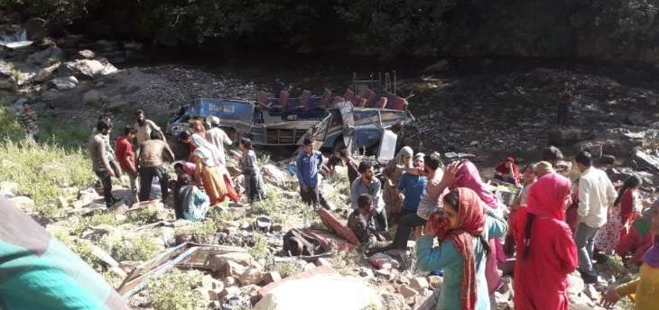 مقتل 35 شخصا وإصابة 17 آخرين إثر سقوط حافلة في واد بكشمير الهندية