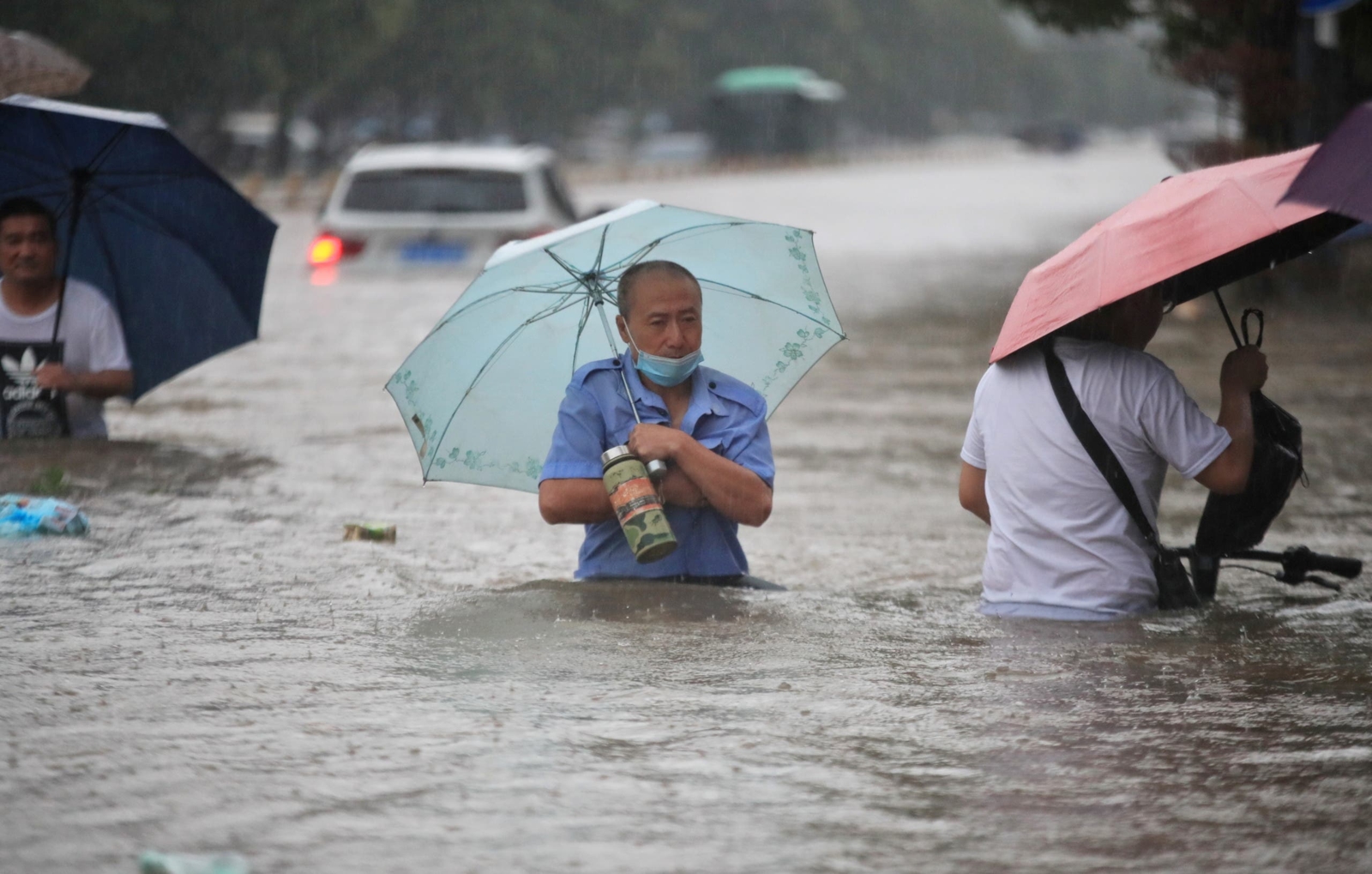 مقتل 16 شخصا في فيضانات عارمة شمال غرب الصين