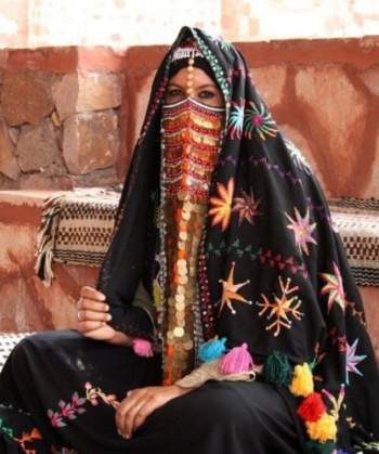 الحجاب لم يقتصر إرتداؤه على المسلمات وهذه أصوله التاريخية