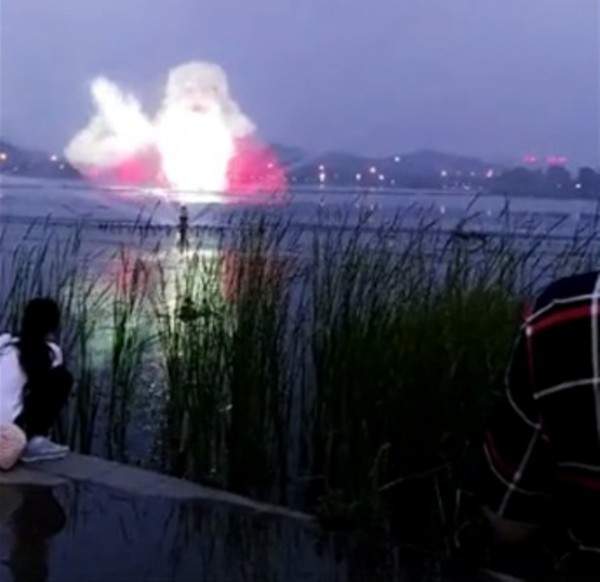 نافورة سحرية في الصين تبهر زائريها ..بالفيديو