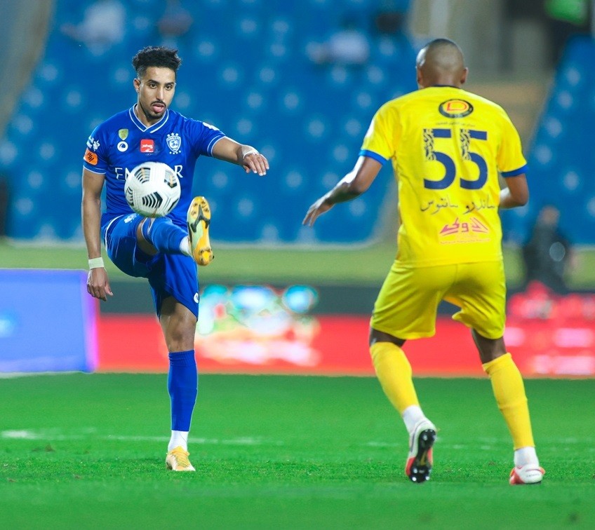 الهلال يتوج بلقب الدوري السعودي بفوزه الصعب على التعاون والشباب يتألق